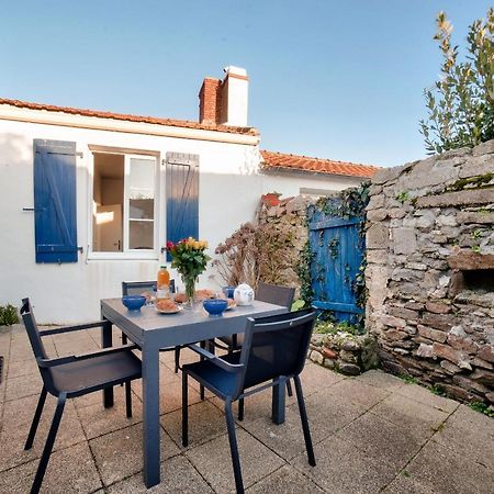 Jolie Maison Avec Cour Pour 5 Personnes ノワールムーティエ エクステリア 写真