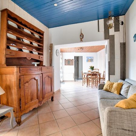 Jolie Maison Avec Cour Pour 5 Personnes ノワールムーティエ エクステリア 写真