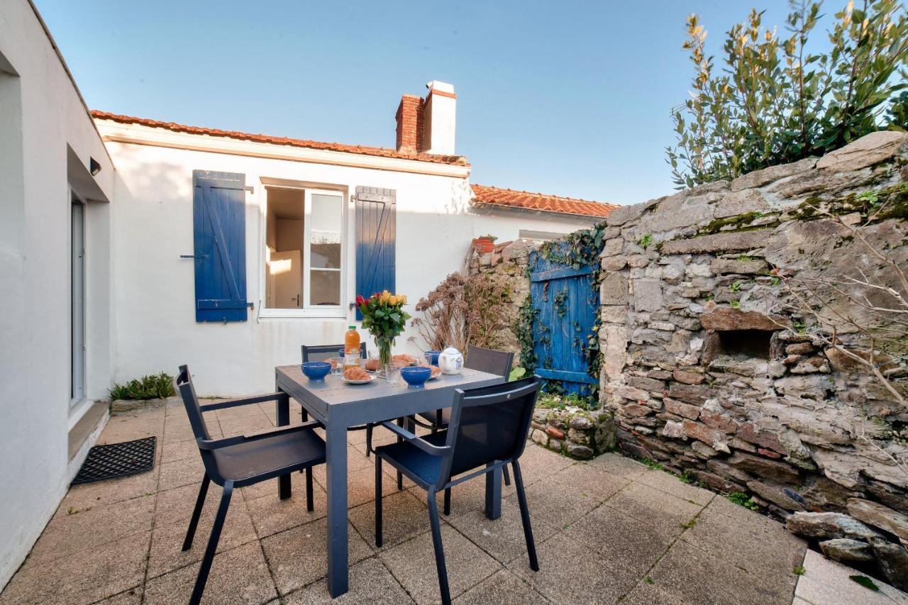 Jolie Maison Avec Cour Pour 5 Personnes ノワールムーティエ エクステリア 写真