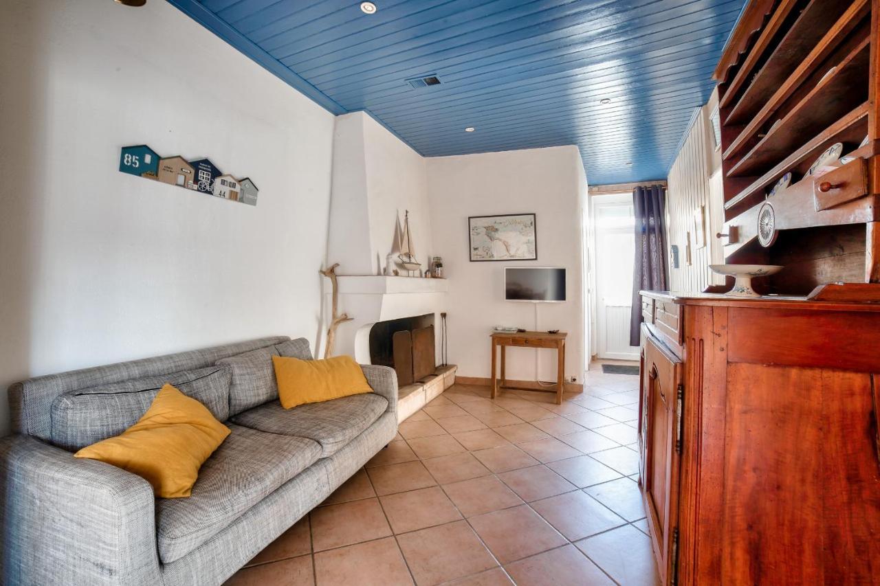 Jolie Maison Avec Cour Pour 5 Personnes ノワールムーティエ エクステリア 写真