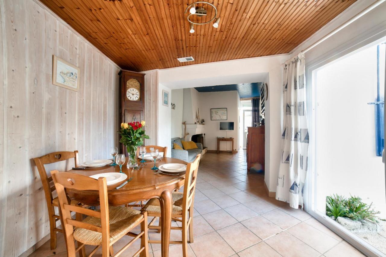 Jolie Maison Avec Cour Pour 5 Personnes ノワールムーティエ エクステリア 写真
